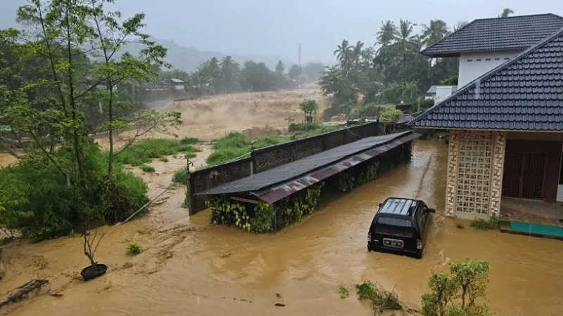 Kerusakan infrastruktur Padang