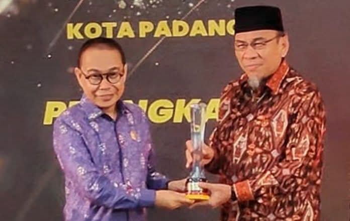 Padang Raih Peringkat Teratas KIP 2025
