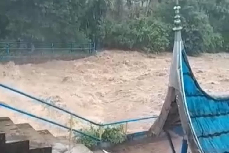 Produksi Air Bersih Padang Terganggu Akibat Intake Tersumbat Banjir