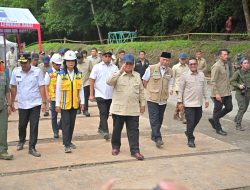 Presiden Prabowo Tinjau Lembah Anai, Jalan Bisa Diakses Penuh Juli 2026