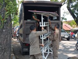 Satpol PP Padang Tertibkan PKL Gunakan Fasilitas Umum di Alang Laweh