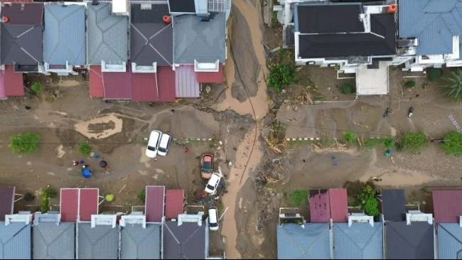 Jumlah Pengungsi Banjir di Padang Berangsur Menurun