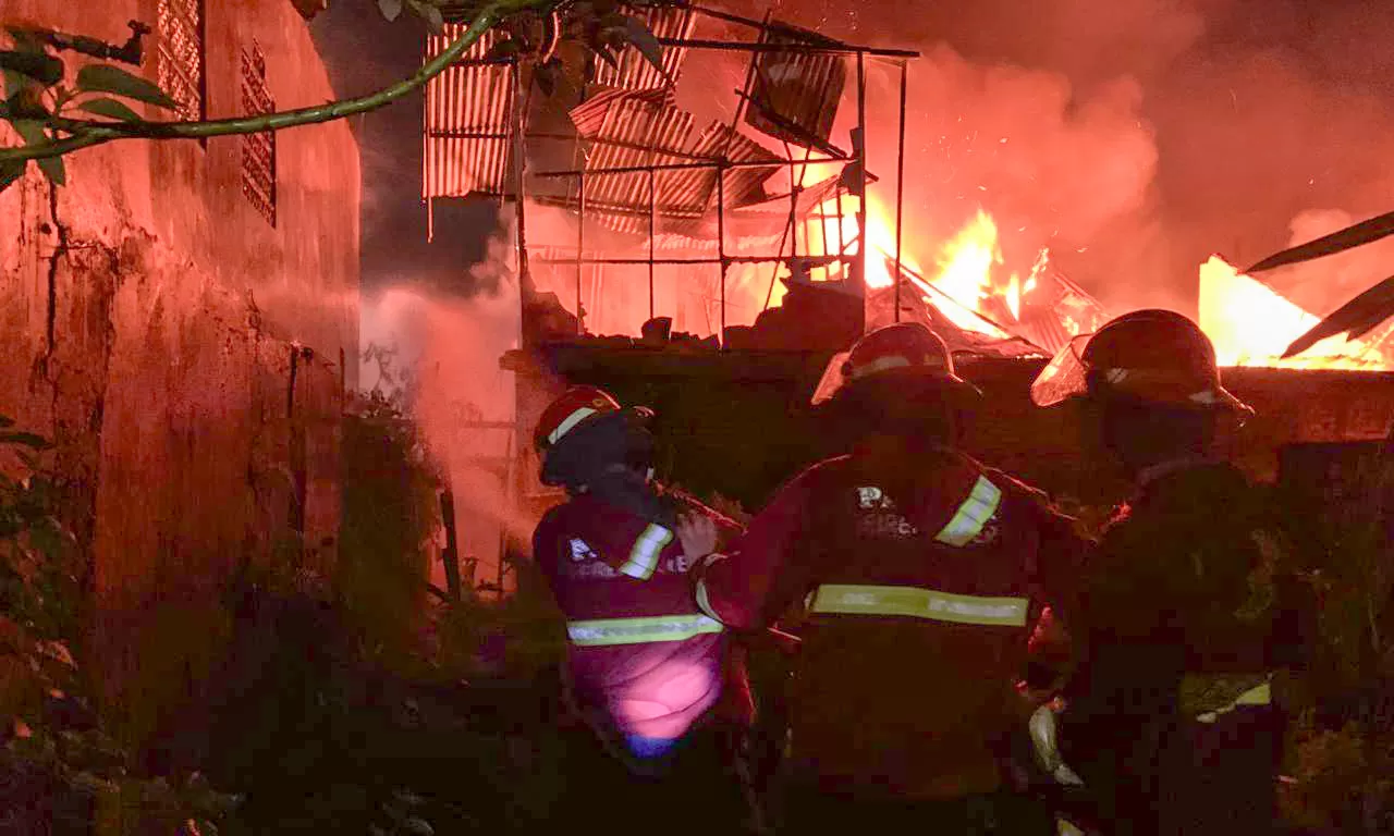 Kebakaran Berok Siteba Padang Hanguskan Empat Bangunan, Kerugian Rp700 Juta