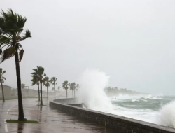 Perairan Sumbar Berpotensi Hujan Petir 4-5 April 2026, Gelombang Capai 2,5 Meter